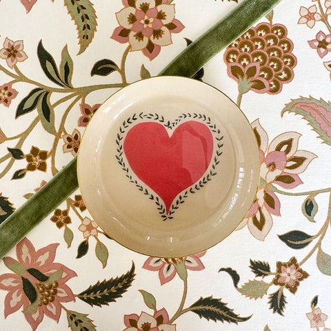 Enamel Tray 'Heart' Round by Roomytown UK