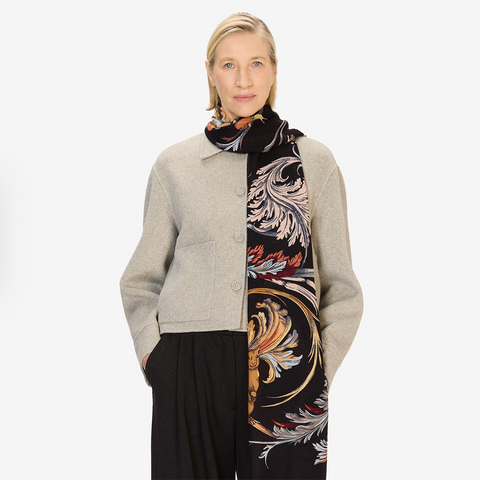 Scarf 55 'Rococo' 100% Wool in Navy by Inoui Editions