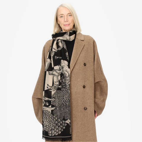 Scarf 55 'Magnus' in Black by Inoui Editions