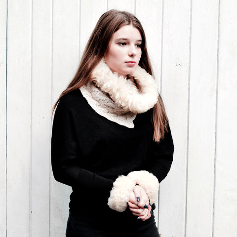 Samantha Holmes Alpaca Cable Knit Snood. Oatmeal.